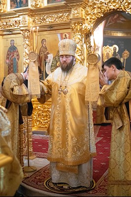 Митрополит Игнатий совершил Божественную литургию в Свято-Троицком кафедральном соборе Саратова