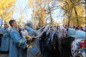 Божественная литургия в храме в честь Покрова Пресвятой Богородицы города Петровска