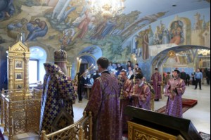 Крещальная литургия в Свято-Троицком соборе Саратова