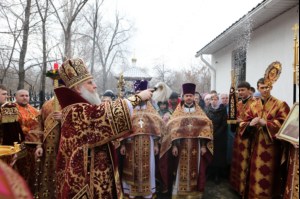Божественная литургия в храме во имя священномученика Космы Саратовского