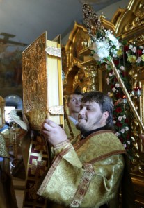 Божественная литургия в Свято-Троицком соборе Саратова