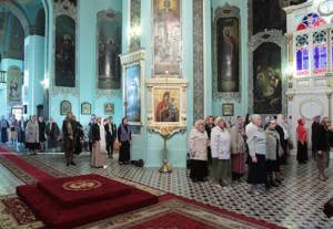 Всенощное бдение c Чином Воздвижения Креста в Духосошественском соборе города Саратова