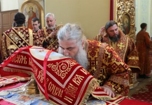 Божественная литургия в храме в честь Покрова Пресвятой Богородицы г.Саратова