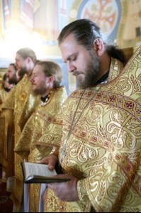 Епископ Пахомий совершил Божественную литургию в Свято-Троицком кафедральном соборе Саратова
