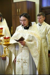 Божественная литургия на Архиерейском подворье — храме во имя преподобного Серафима Саровского г.Саратова