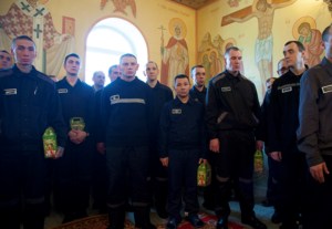 Божественная литургия в тюремном храме во имя святителя и чудотворца Николая при ОТБ №1 г. Саратова