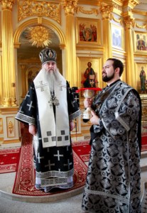 Литургия Преждеосвященных Даров на Архиерейском подворье — храме во имя святого апостола и евангелиста Иоанна Богослова при Саратовской православной духовной семинарии