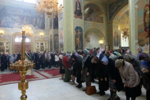 Вечерня в соединении с Литургией Василия Великого и Чин умовения ног в храме в честь Покрова Пресвятой Богородицы г.Саратова