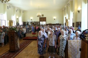 Божественная литургия и панихида на Архиерейском подворье – храме во имя преподобного Серафима Саровского г.Саратова