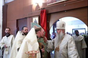 Божественная литургия в храме во имя святителя Тихона, епископа Воронежского, Задонского чудотворца г. Саратова