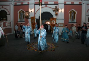 Всенощное бдение с чином Погребения Божией Матери в Свято-Троицком кафедральном соборе г. Саратова