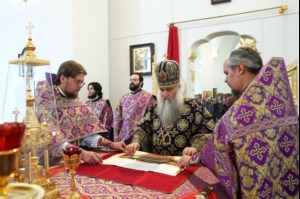 Божественная литургия в храме в честь Рождества Христова г.Саратова