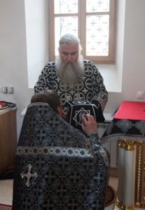 Литургия Преждеосвященных Даров, малое повечерие, утреня и первый час на Архиерейском подворье — храме во имя святых равноапостольных Кирилла и Мефодия при СГУ