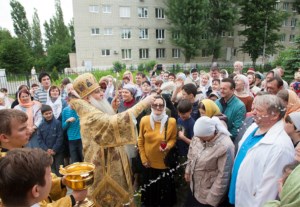 Божественная литургия в храме во имя святителя Луки (Войно-Ясенецкого), исповедника, при 3-й городской клинической больнице г. Саратова