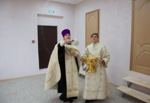 Митрополит Лонгин освятил спортивный зал школы и дом культуры села Сторожевка
