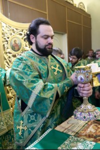 Божественная литургия на Архиерейском подворье — храме во имя преподобного Серафима Саровского г.Саратова
