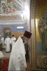 Митрополит Лонгин совершил Рождественское ночное богослужение