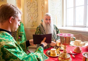 Божественная литургия в храме в честь Покрова Пресвятой Богородицы г.Саратова