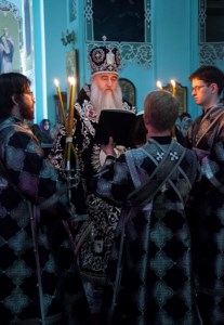 Вечерня с выносом Плащаницы Спасителя в храме в честь Сошествия Святого Духа города Саратова
