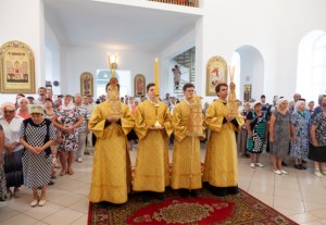 Божественная литургия в храме святых первоверховных апостолов Петра и Павла г. Красноармейска