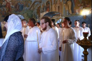 Крещальная литургия в Свято-Троицком соборе Саратова