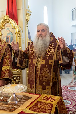 Божественная литургия в храме во имя святого благоверного князя Михаила Черниговского и боярина его Феодора на Увекском кладбище г. Саратова