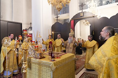 Божественная литургия в храме во имя первоверховных апостолов Петра и Павла г. Саратова