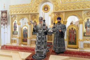 Литургия Преждеосвященных Даров, малое повечерие и утреня Великого Четвертка на Архиерейском подворье — в храме во имя святых равноапостольных Мефодия и Кирилла при СГУ