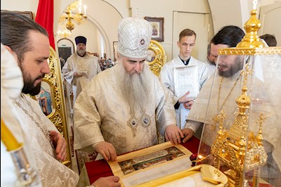 Божественная литургия в храме святых Царственных страстотерпцев г. Саратова