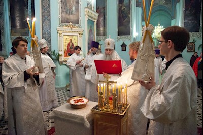 Божественная литургия и панихида в храме в честь Сошествия Святого Духа г. Саратова