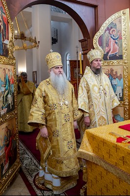 Божественная литургия в храме в честь Нерукотворного Образа Спасителя г .Саратова