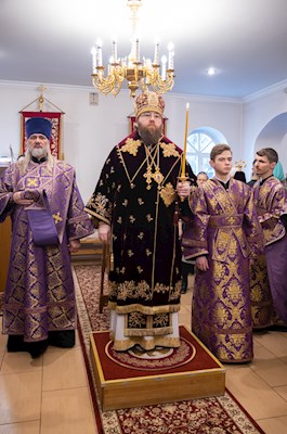 Митрополит Игнатий совершил всенощное бдение в храме в честь иконы Божией Матери «Скоропослушница» г. Шиханы Вольского района