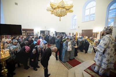 Митрополит Игнатий совершил Божественную литургию во Введенском храме Саратова