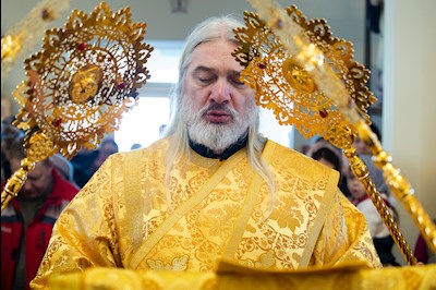 Митрополит Игнатий совершил Божественную литургию в храме святителей Василия Великого, Григория Богослова и Иоанна Златоустого г. Саратова