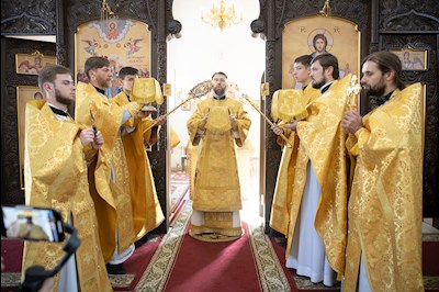 Митрополит Игнатий совершил Божественную литургию в храме в честь иконы Божией Матери «Всех скорбящих Радость» г. Саратова