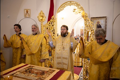 Митрополит Игнатий совершил Божественную литургию в Свято-Никольском храме с. Октябрьский Городок