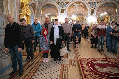 Митрополит Игнатий совершил Божественную литургию в Свято-Троицком кафедральном соборе Саратова