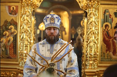 Митрополит Игнатий совершил Великую вечерню в соединении с Литургией святителя Иоанна Златоуста в Свято-Троицком кафедральном соборе г. Саратова