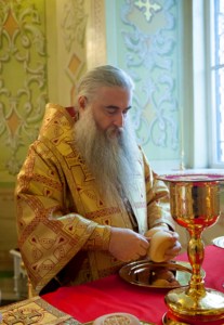 Божественная литургия в храме в честь Покрова Пресвятой Богородицы г. Саратова