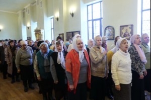 Божественная литургия на Архиерейском подворье — храме во имя преподобного Серафима Саровского г. Саратова