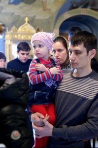 Крещальная литургия в Свято-Троицком кафедральном соборе города Саратова