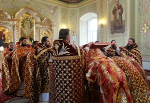 Божественная литургия в храме в честь Покрова Пресвятой Богородицы г.Саратова