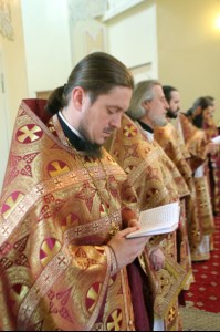 Вечерня в соединении с Литургией Василия Великого и Чин умовения ног в храме в честь Покрова Пресвятой Богородицы г.Саратова