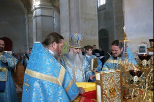 Божественная литургия в храме в честь Покрова Пресвятой Богородицы села Сокур Татищевского района