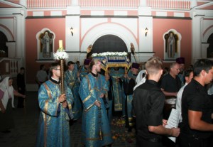 Всенощное бдение с чином Погребения Божией Матери в Свято-Троицком кафедральном соборе г. Саратова