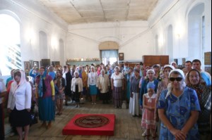Божественная литургия в храме в честь Рождества Христова с. Вязовка Татищевского района