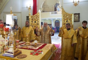 Божественная литургия на Архиерейском подворье — храме во имя святого апостола и евангелиста Иоанна Богослова при Саратовской православной духовной семинарии