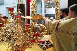 Божественная литургия в храме во имя Всех Святых, в земле Российской просиявших, г. Саратова