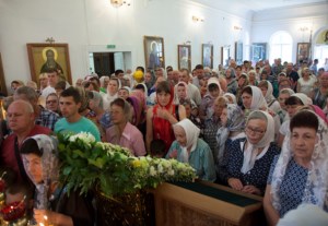 Божественная литургия в храме Преображения Господня Покровского женского монастыря г. Балашова