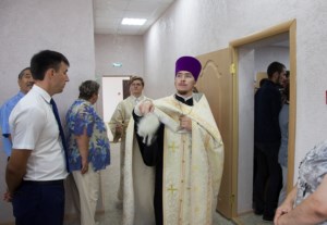 Митрополит Лонгин освятил спортивный зал школы и дом культуры села Сторожевка